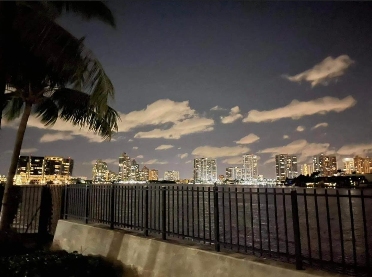 Villa Le Frontenac Sunny Isles Beach Exterior foto