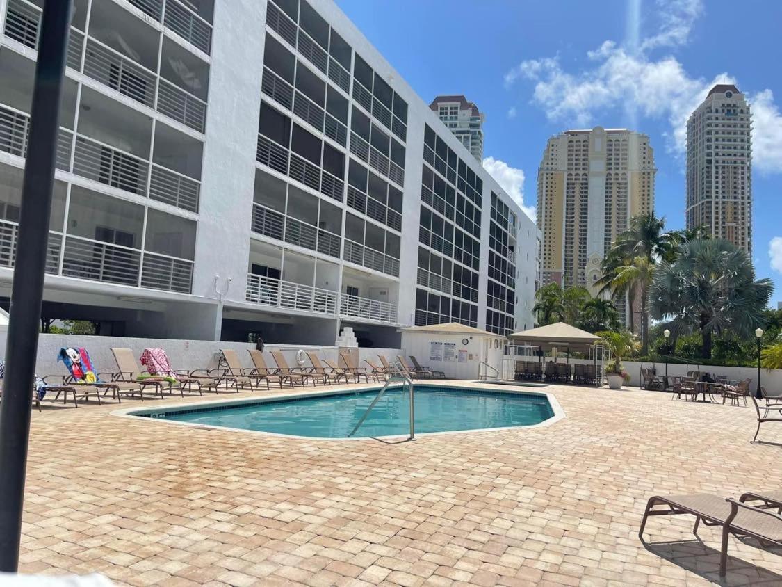 Villa Le Frontenac Sunny Isles Beach Exterior foto